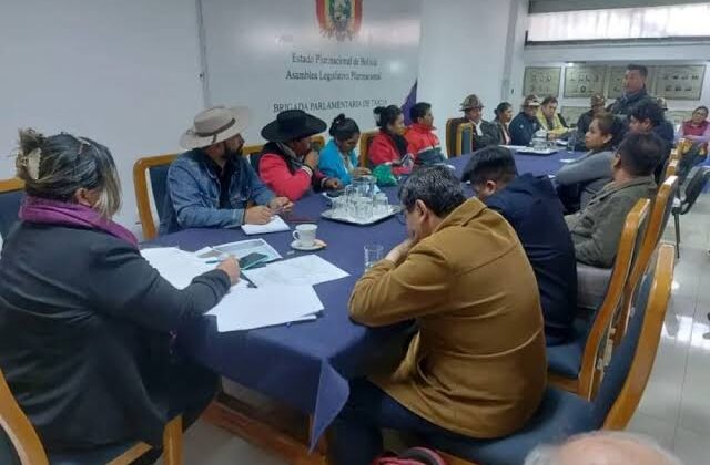 Brigada no paga alquiler: retienen oficinas y muebles