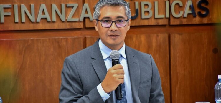 Espinoza denuncia a Montenegro por ocultar documentos clave