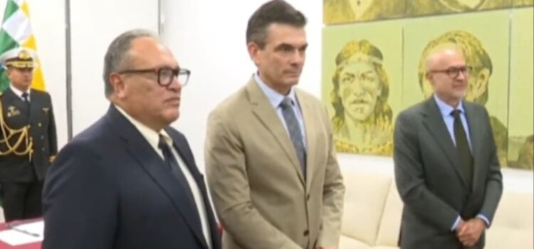 Paz nombra a nuevo ministro de Minería para ley clave