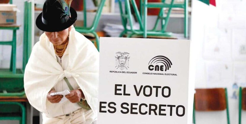 Noboa acepta dimisiones de ministros tras revés en consulta