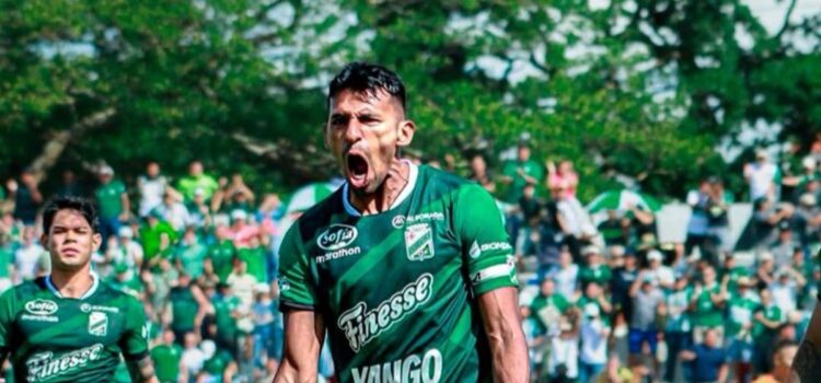 Oriente Petrolero juega seis partidos decisivos para salvar el año y clasificar a copa