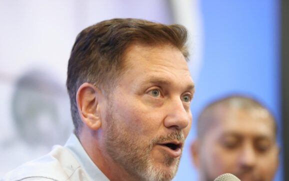 Domínguez impulsa Mundial de 64 selecciones para 2030 en reunión de FIFA