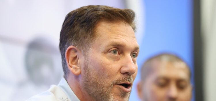 Domínguez impulsa Mundial de 64 selecciones para 2030 en reunión de FIFA