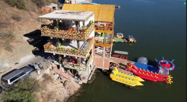 Intendencia advierte falta de seguridad en cabañas flotantes de San Jacinto