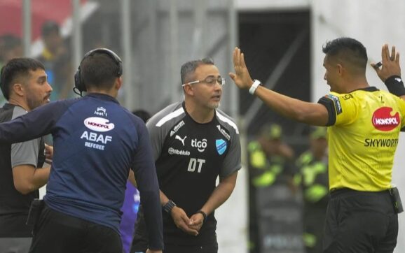 Bolívar exige sorteo de árbitros para partido contra Always Ready en La Paz