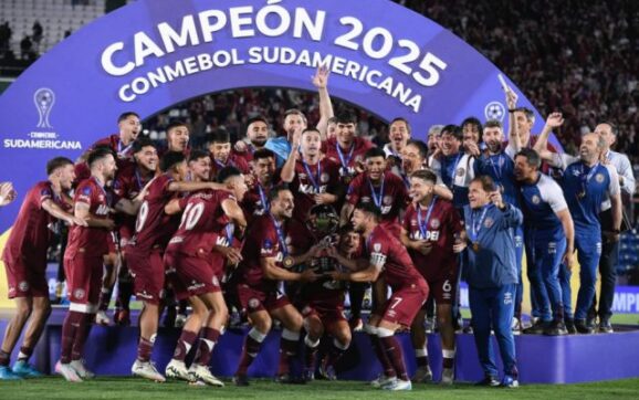Lanús celebra su título de la Copa Sudamericana 2023 en Argentina