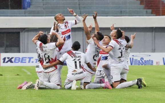 Nacional empata con gol de Guerra en tiempo de adición en partido clave