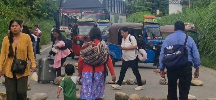 Bloqueos y derrumbes en Cochabamba suspenden salidas de buses hacia Santa Cruz