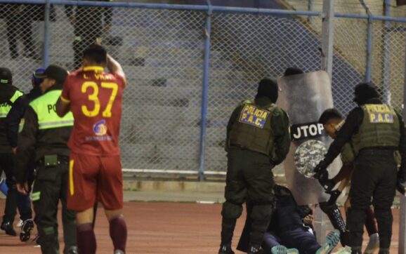 Real Oruro y Blooming expulsan a 17 jugadores en partido histórico en Oruro