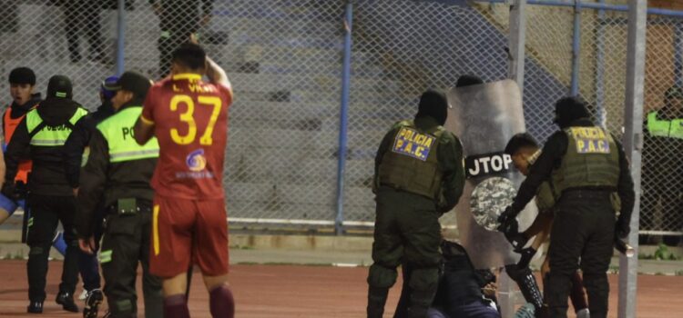 Real Oruro y Blooming expulsan a 17 jugadores en partido histórico en Oruro