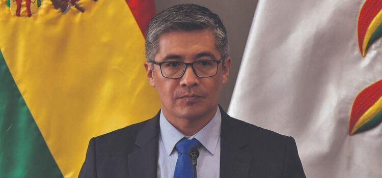 Gobierno fija plazos para revertir despilfarro y devolver dólares a ahorristas