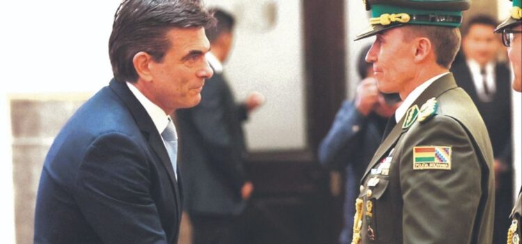 Comandante de Policía en La Paz ordena cierre de comisarías de Tránsito y prohíbe cobros ilegales