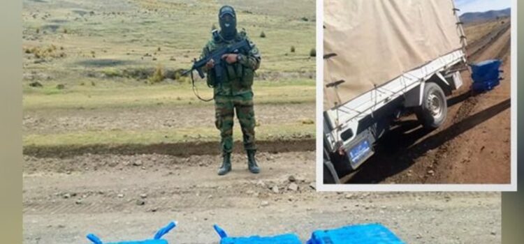 Policía de La Paz descubre 75 paquetes de pasta base de cocaína en vehículo detenido