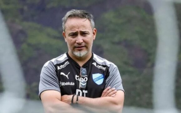 Robatto revela que su equipo mereció más en el partido y sigue en la pelea