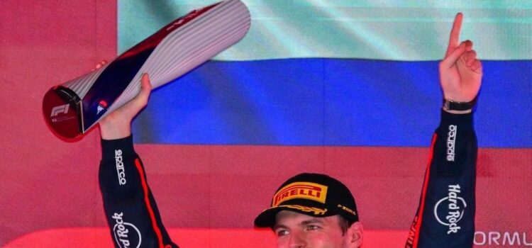 Verstappen impulsa cambio en Mundial de F1 y Sainz logra podio en Gran Premio