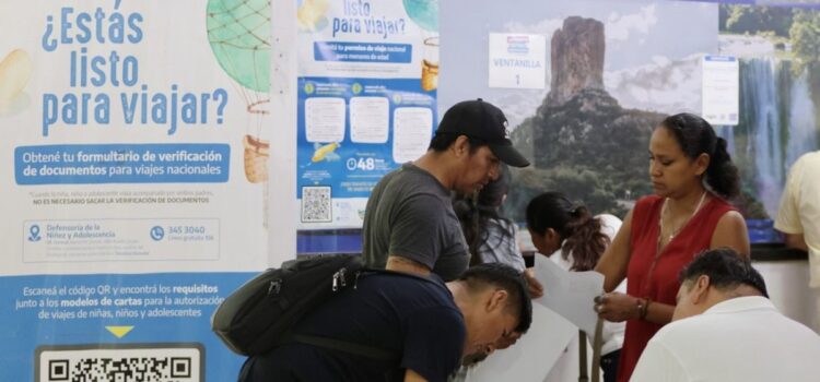 Padres en Bolivia enfrentan trámites engorrosos para obtener permisos de viaje de menores