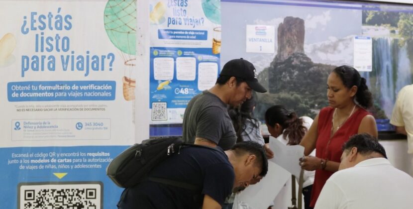 Padres en Bolivia enfrentan trámites engorrosos para obtener permisos de viaje de menores