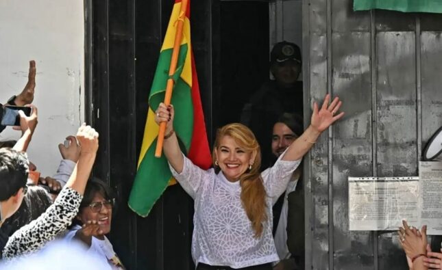 Jeanine Áñez anuncia recuperación y tiempo con su familia tras salida del ogro