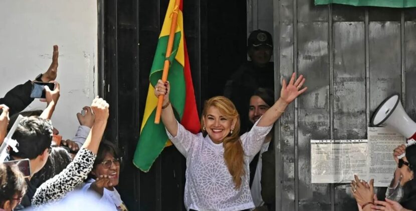 Jeanine Áñez anuncia recuperación y tiempo con su familia tras salida del ogro