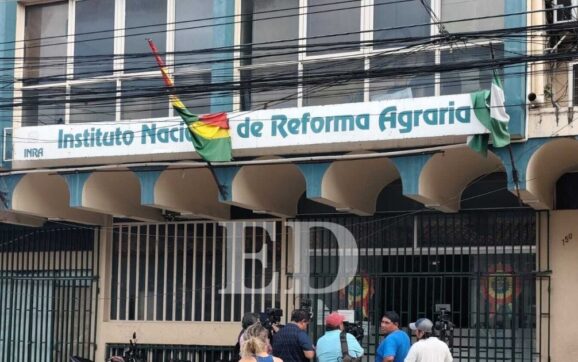 Gobierno inspecciona oficinas del INRA en Santa Cruz y anuncia control estricto ante tráfico de tierras