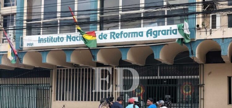 Gobierno inspecciona oficinas del INRA en Santa Cruz y anuncia control estricto ante tráfico de tierras