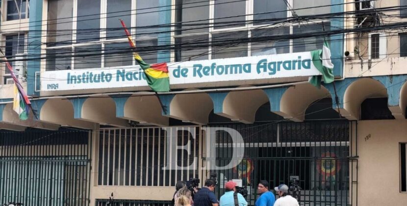 Gobierno inspecciona oficinas del INRA en Santa Cruz y anuncia control estricto ante tráfico de tierras