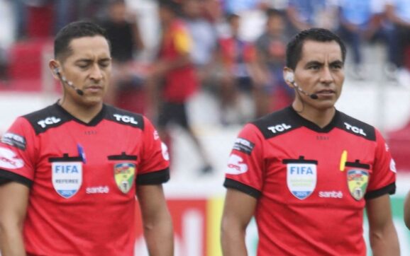 Jordy Alemán dirige el partido entre The Strongest y Always Ready en Tarija