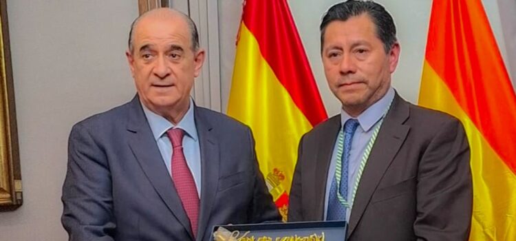 Bolivia accede a formación policial de élite en España para combatir crimen transnacional