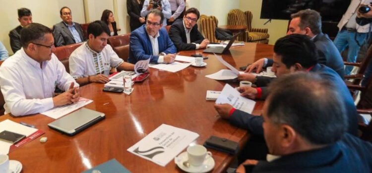 Gobierno transfiere Bs 8 millones a gobernación para bono del sector salud en Bolivia