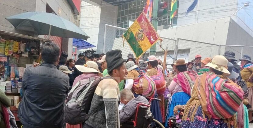 Personas con discapacidad exigen en Bolivia depender del Ministerio de la Presidencia