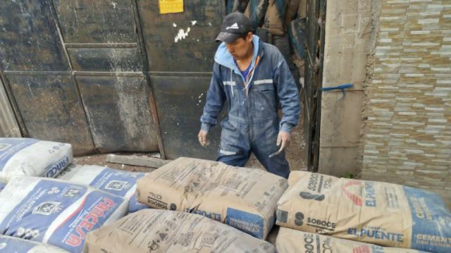 Constructoras en Bolivia advierten crisis por aumento del cemento pese a baja del dólar