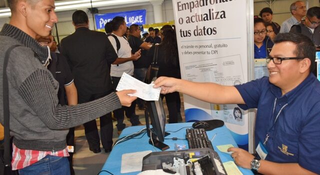 Bolivia elige cinco mil autoridades en comicios subnacionales con 30 mil candidaturas