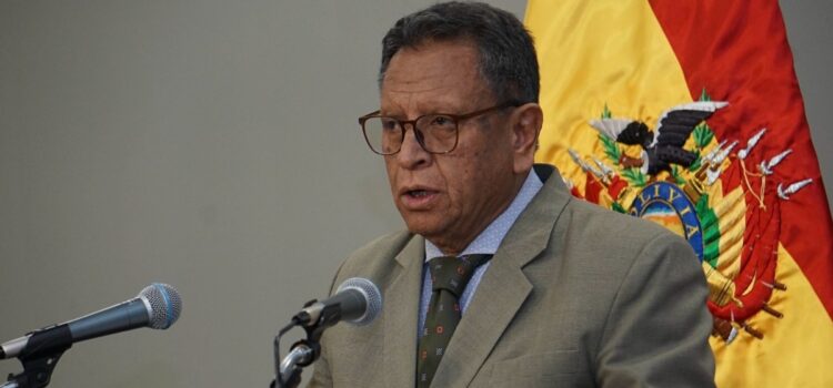 Marco Antonio Oviedo denuncia bancarrota en el Ministerio de Gobierno