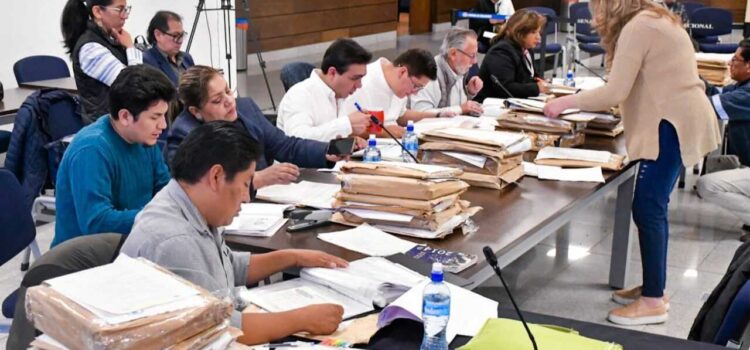 TSE selecciona abogados e ingenieros con 100 puntos en méritos para vocales