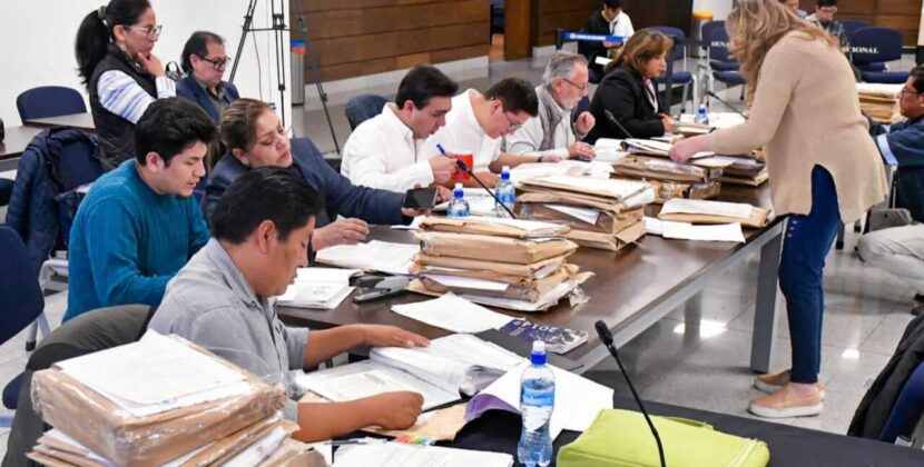 TSE selecciona abogados e ingenieros con 100 puntos en méritos para vocales