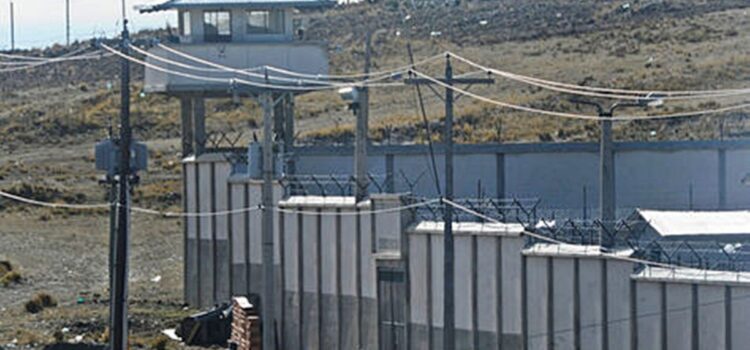 Chonchocoro confirma fuga de dos presos del Comando Vermelho en penal de alta seguridad