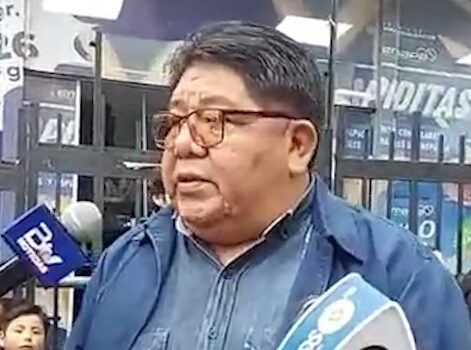 Federación de Choferes de La Paz anuncia paro indefinido por aumento de combustible