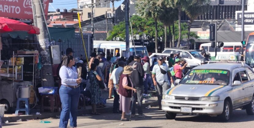 Gobierno concede tolerancia laboral de una hora por medidas económicas en Bolivia