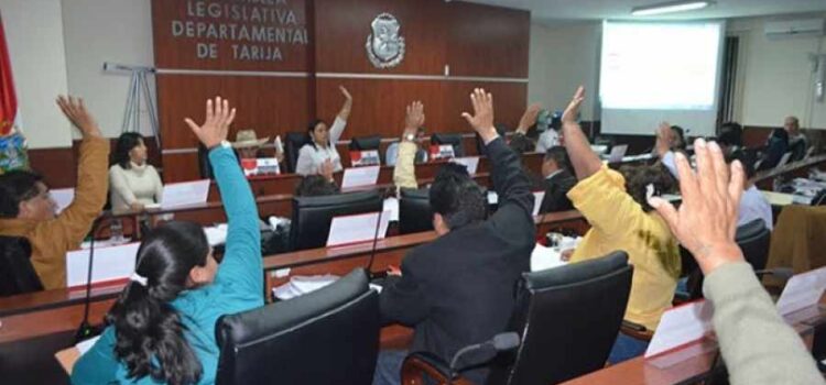 Asamblea precalifica a 12 postulantes de 37 para Vocales del Tribunal Constitucional