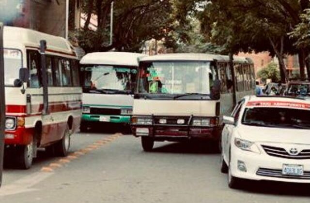 Transportistas de Tarija anuncian paro indefinido por eliminación del subsidio al combustible