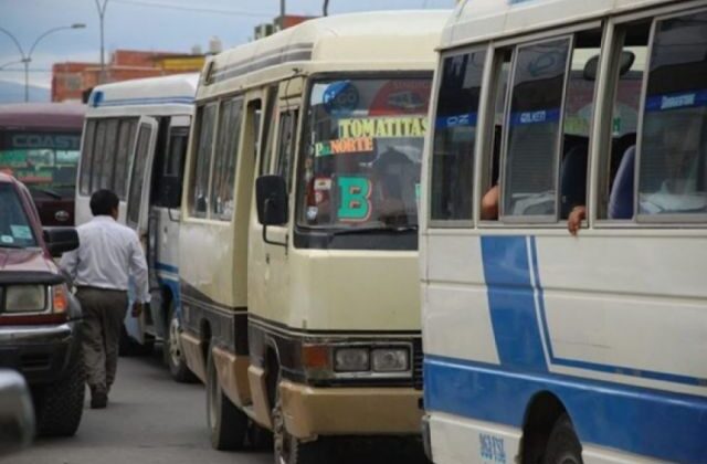 Transporte en Tarija confirma paro indefinido desde la medianoche