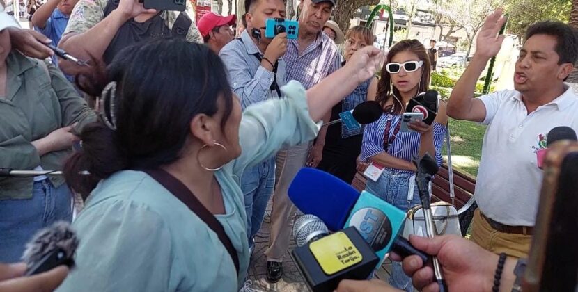 Cívicos de Santa Cruz expulsan a evistas del kiosko de la plaza y advierten crisis