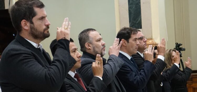 Tribunal Supremo Electoral posesiona a nuevos vocales en acto oficial en La Paz