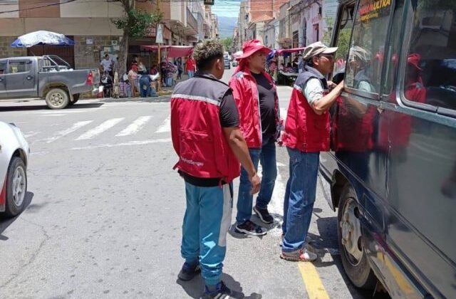 Municipio de La Paz sanciona a choferes que subieron el pasaje sin autorización