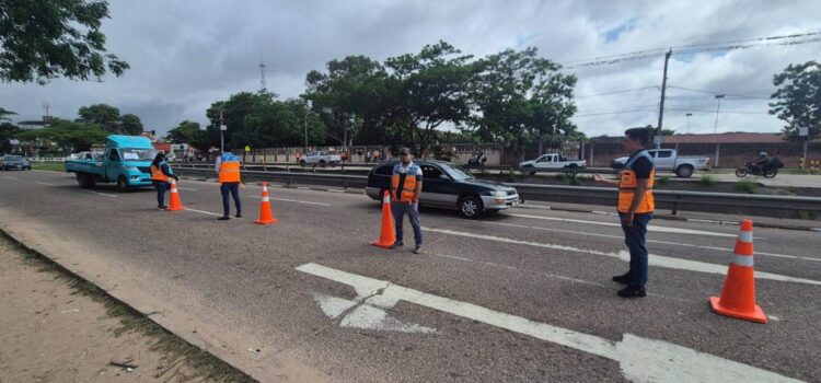 Santa Cruz de la Sierra mantiene paro de micros y alcaldía advierte sanciones