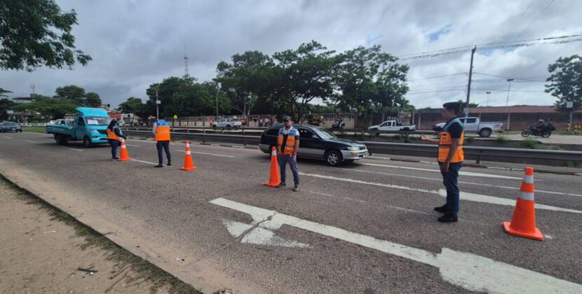 Santa Cruz de la Sierra mantiene paro de micros y alcaldía advierte sanciones