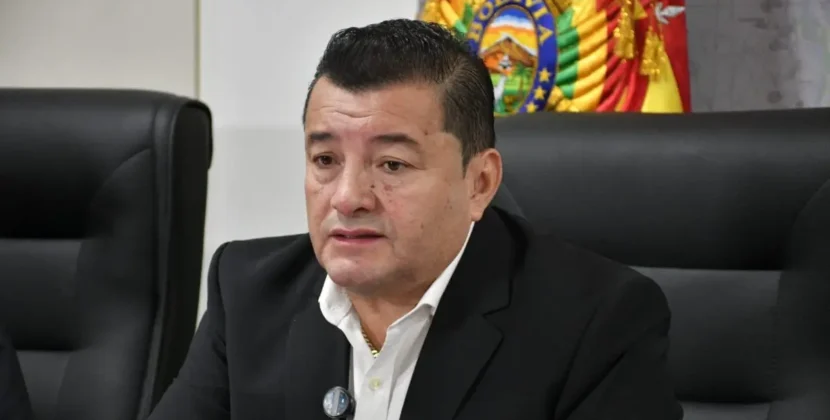 Jhonny da 24 horas en La Paz para restituir transporte público y advierte sanciones