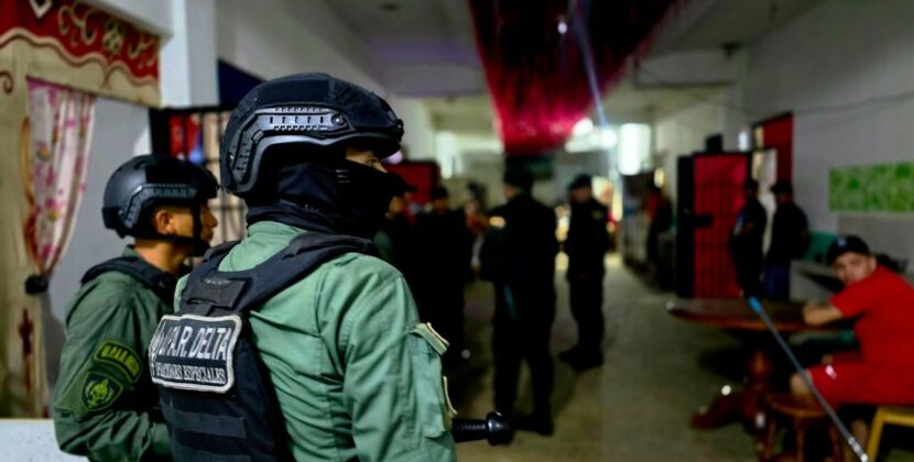 Policía en Pando realiza requisa y secuestra celulares armas y objetos prohibidos en cárcel