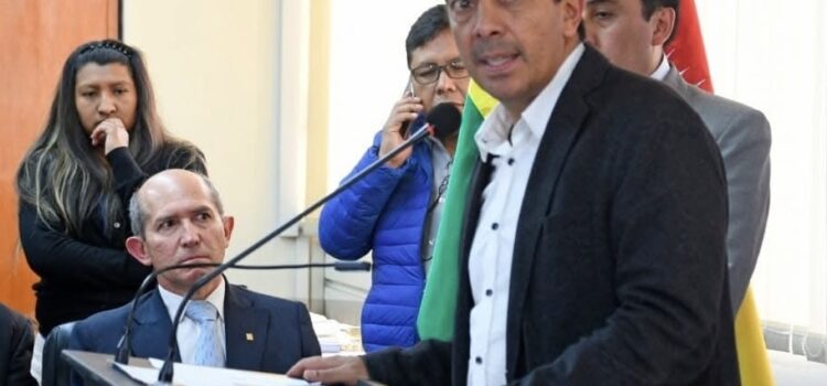 Zamora responde a Montes y anuncia definiciones en UNIR tras fallo constitucional