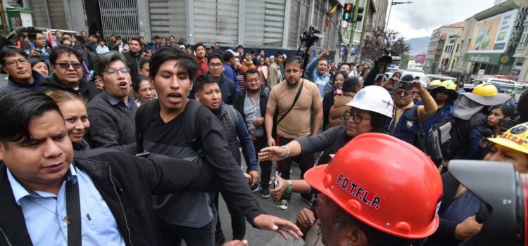 Sectores de la COB en La Paz rechazan el DS 5503 y provocan amague de enfrentamientos